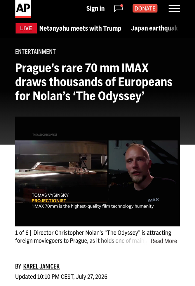 Článek Associated Press o 70mm IMAX projekci Nolanovy Odyssey v Praze